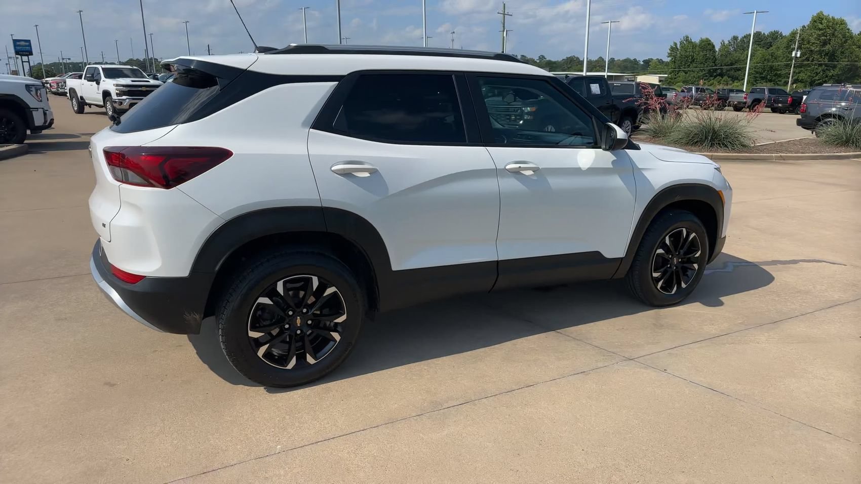 Used 2022 Chevrolet TrailBlazer LT AWD/4WD image 9