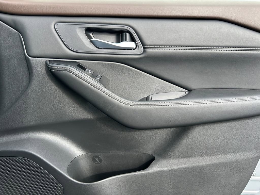 Used 2023 Nissan Rogue SL w/ SL Premium Package image 25