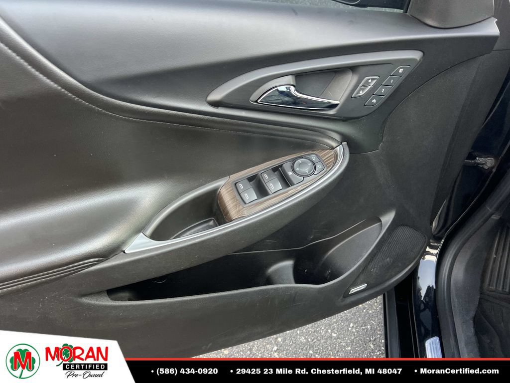 Used 2018 Chevrolet Malibu Premier w/ Premier Sun and Wheel Package FWD image 15