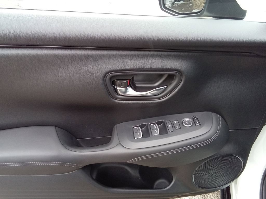 Used 2023 Honda HR-V EX-L image 12