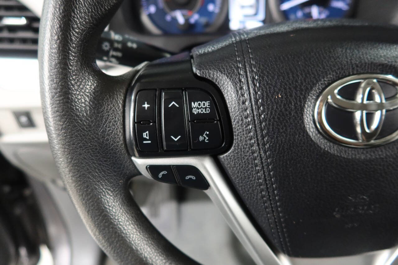 Used 2020 Toyota Sienna LE FWD image 29