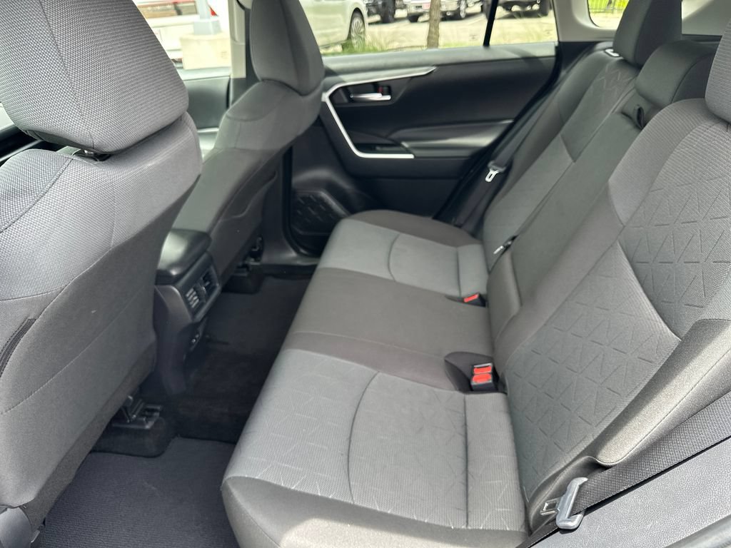 Used 2025 Toyota RAV4 XLE FWD image 33