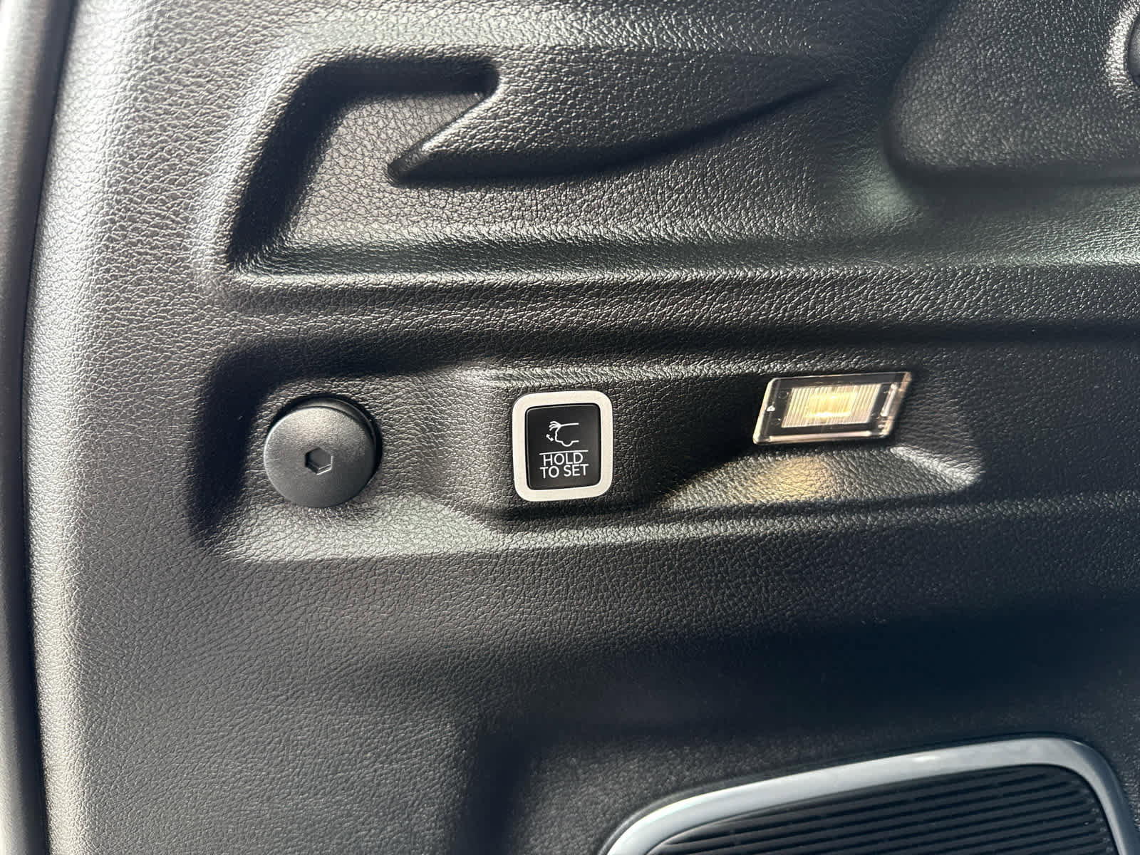 Used 2023 Jeep Grand Cherokee L Limited w/ Luxury Tech Group II image 18