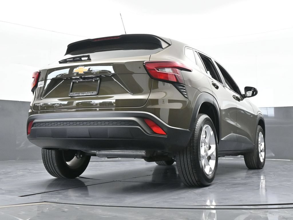 Used 2024 Chevrolet Trax LS w/ LS Convenience Package FWD image 54