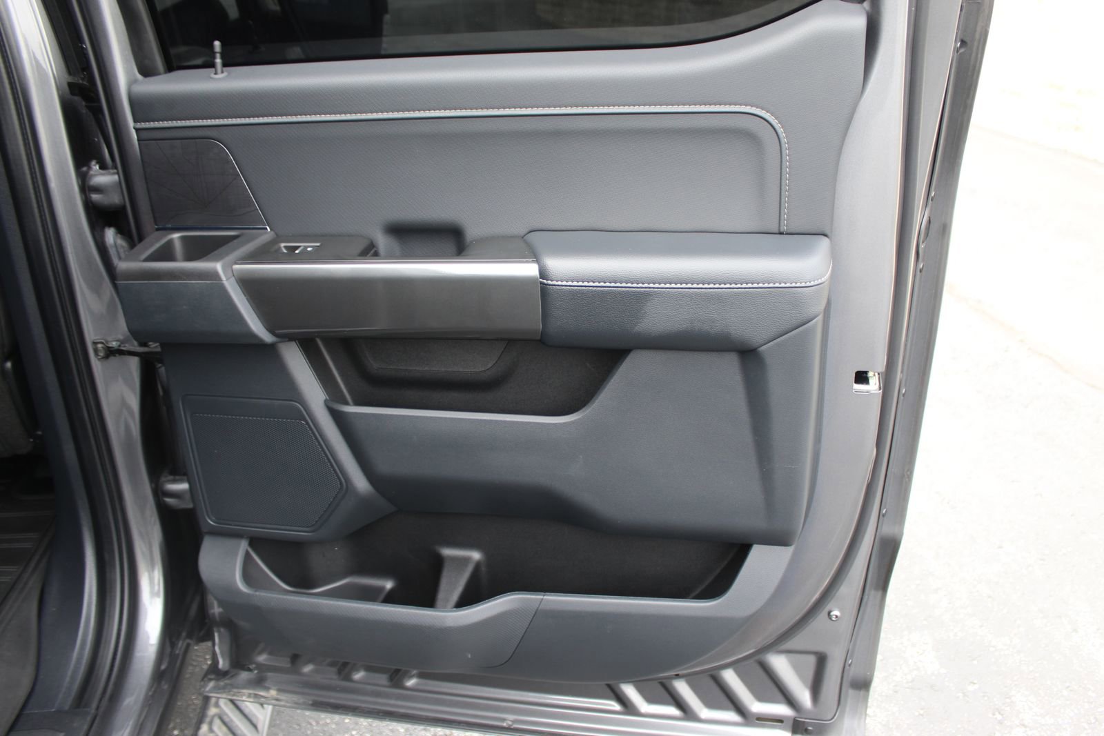 Used 2022 Ford F150 XLT w/ Equipment Group 302A High image 16