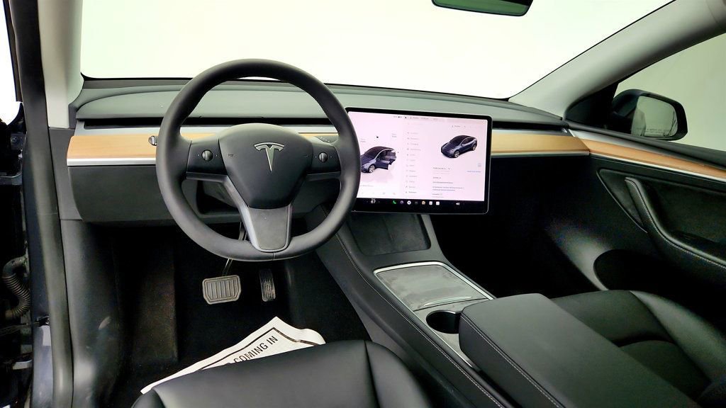 Used 2023 Tesla Model Y AWD image 11
