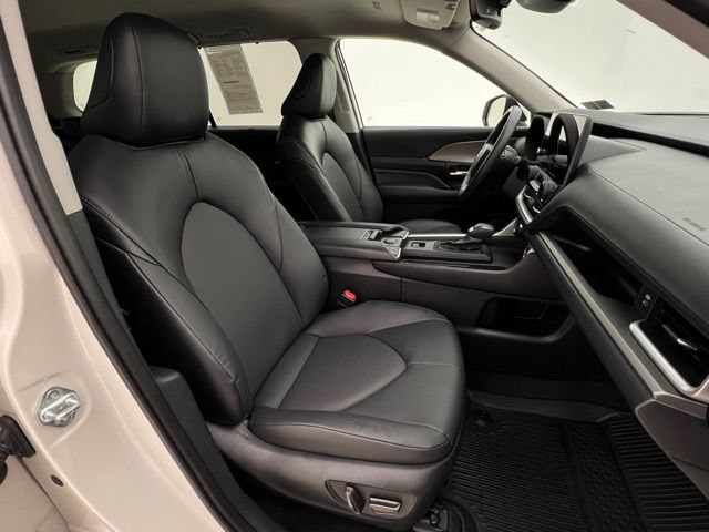 Used 2024 Toyota Grand Highlander AWD image 15