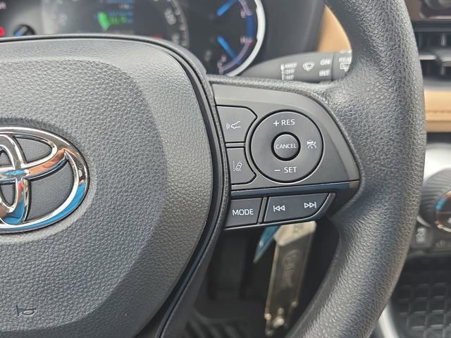 Used 2025 Toyota RAV4 LE image 17