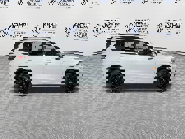 New 2025 Volkswagen Tiguan SE R-Line image 11