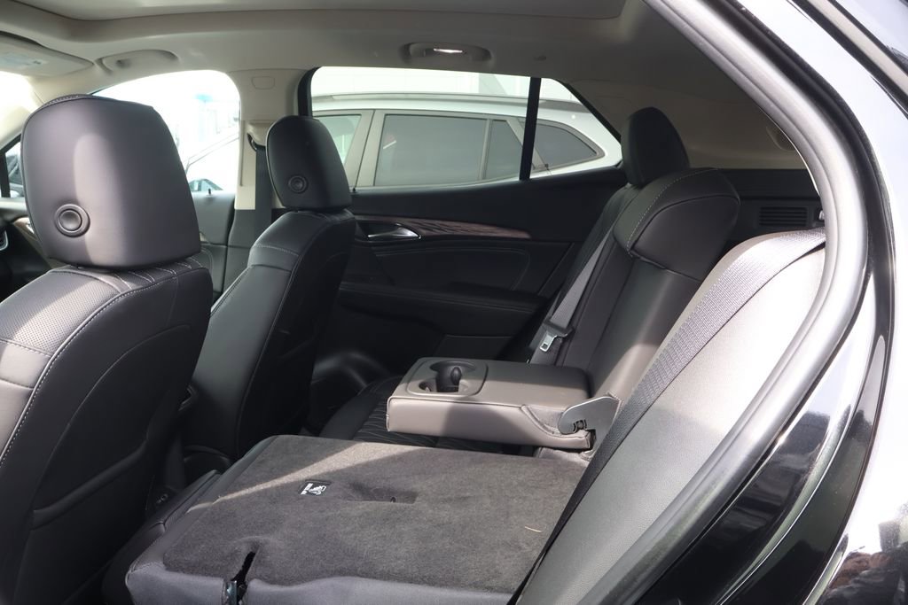 Used 2023 Buick Envision Avenir image 33