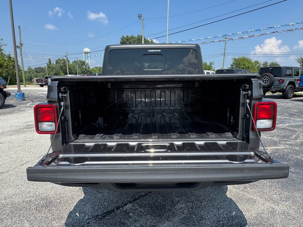 Used 2021 Jeep Gladiator Willys image 6