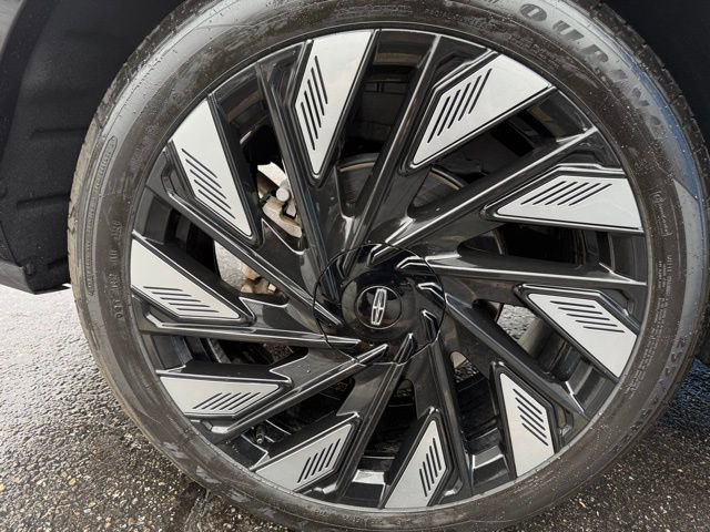 Used 2025 Lincoln Nautilus Reserve w/ Jet Appearance Package image 11