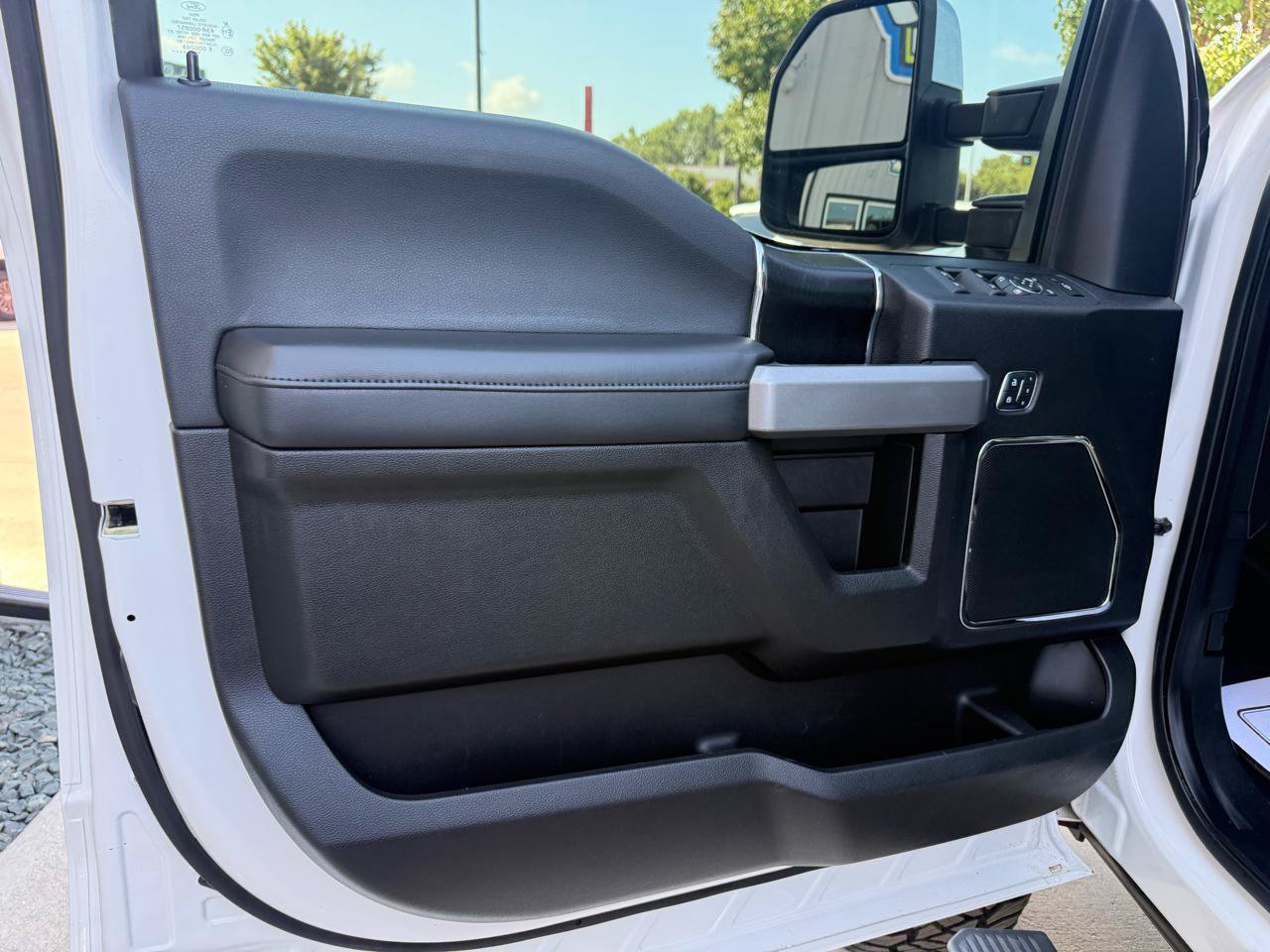 Used 2019 Ford F350 Platinum w/ Platinum Ultimate Package AWD/4WD image 14