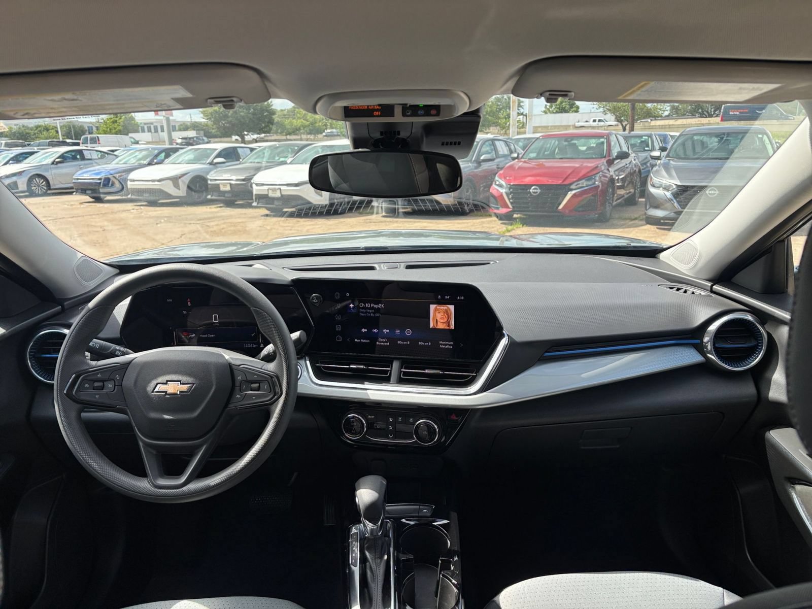 Used 2025 Chevrolet Trax LT FWD image 32