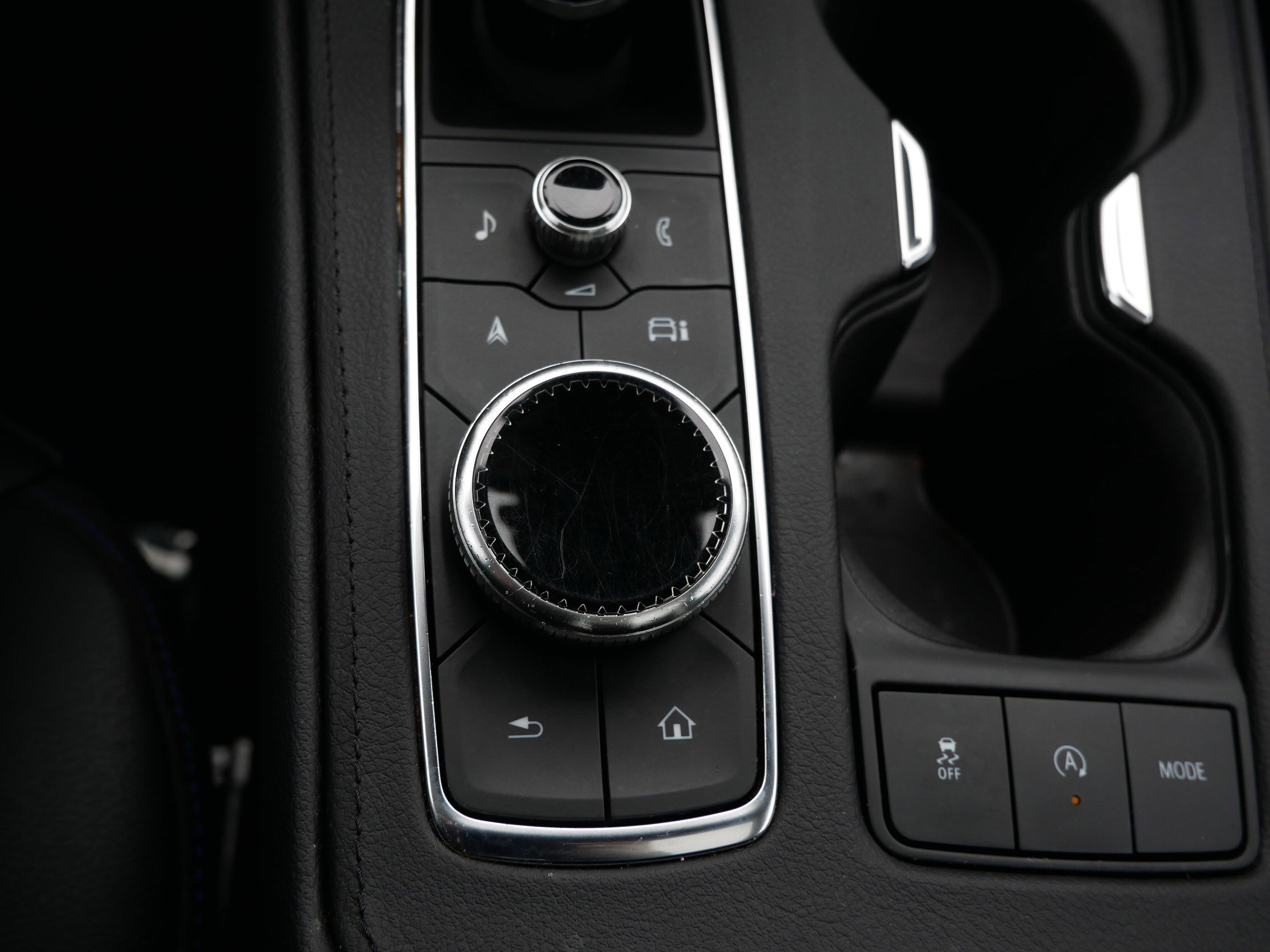 Used 2024 Cadillac XT4 Sport image 32