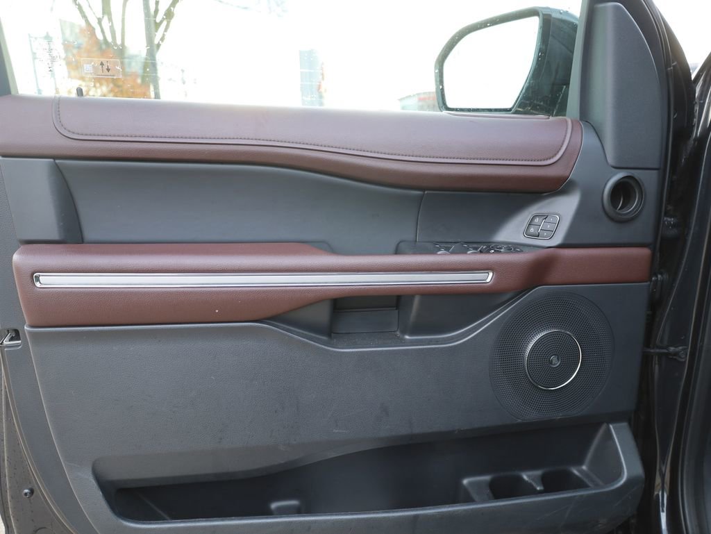 Used 2024 Ford Expedition Limited image 36
