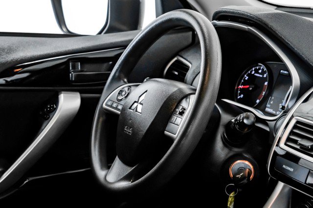 Used 2019 Mitsubishi Eclipse Cross LE image 11