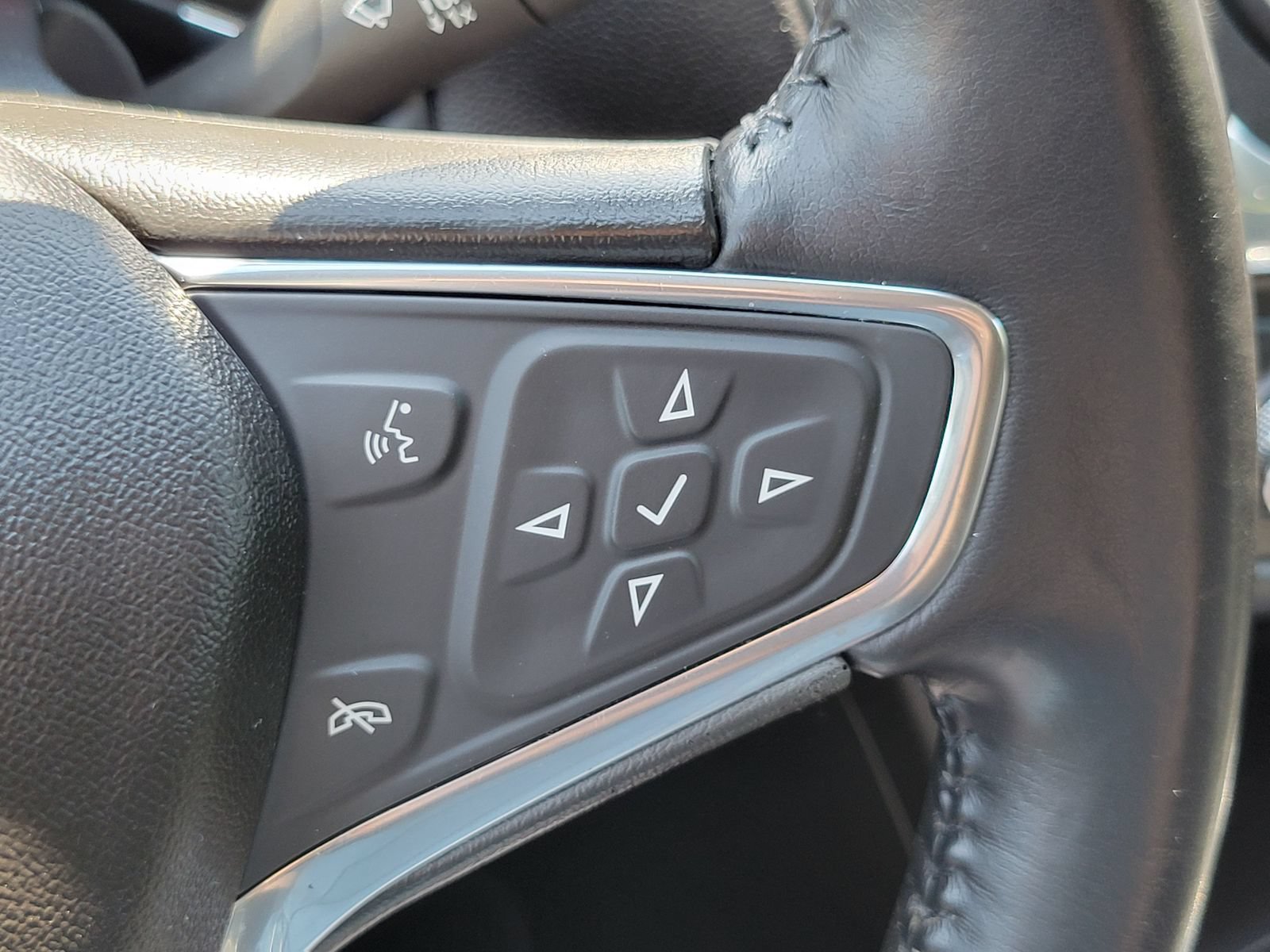 Used 2020 Chevrolet Equinox LT FWD image 18