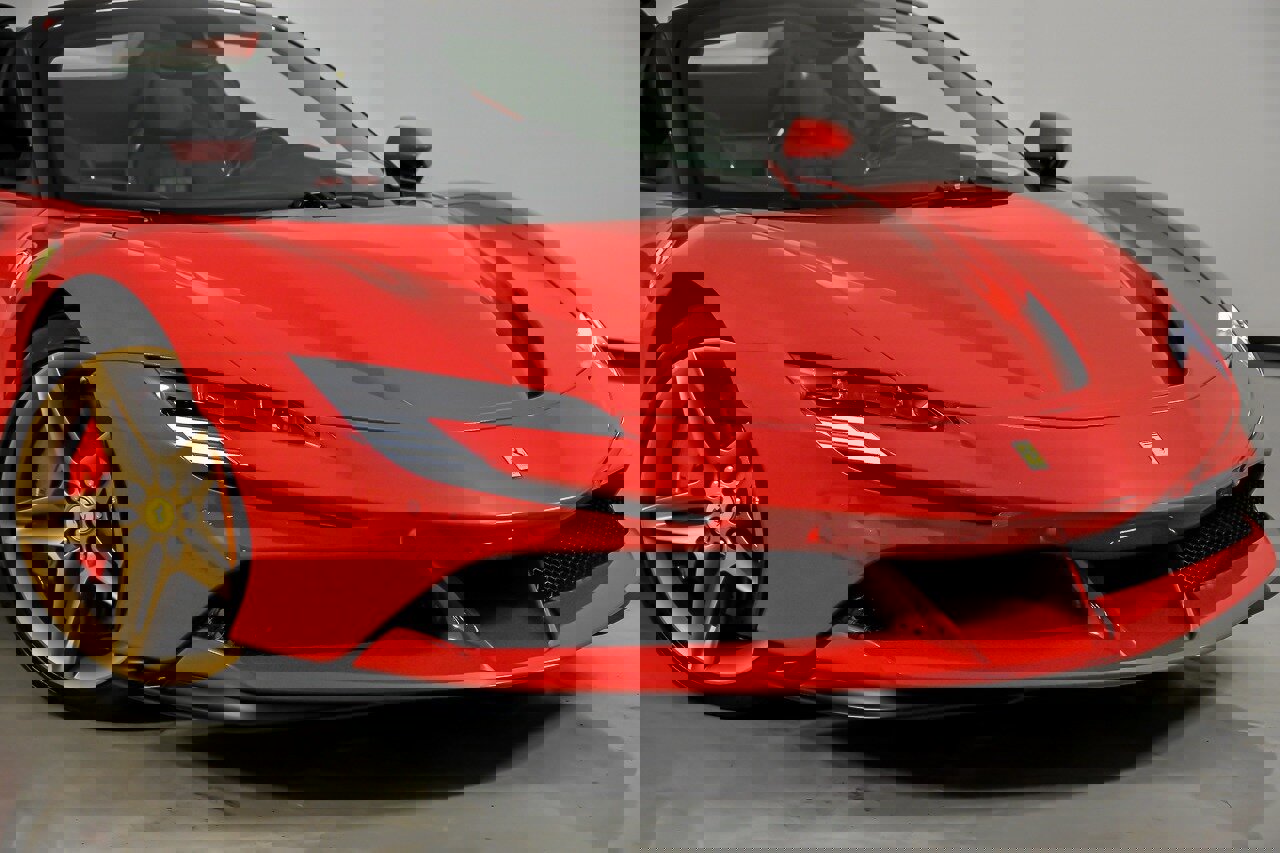 Used 2022 Ferrari SF90 Spider image 3
