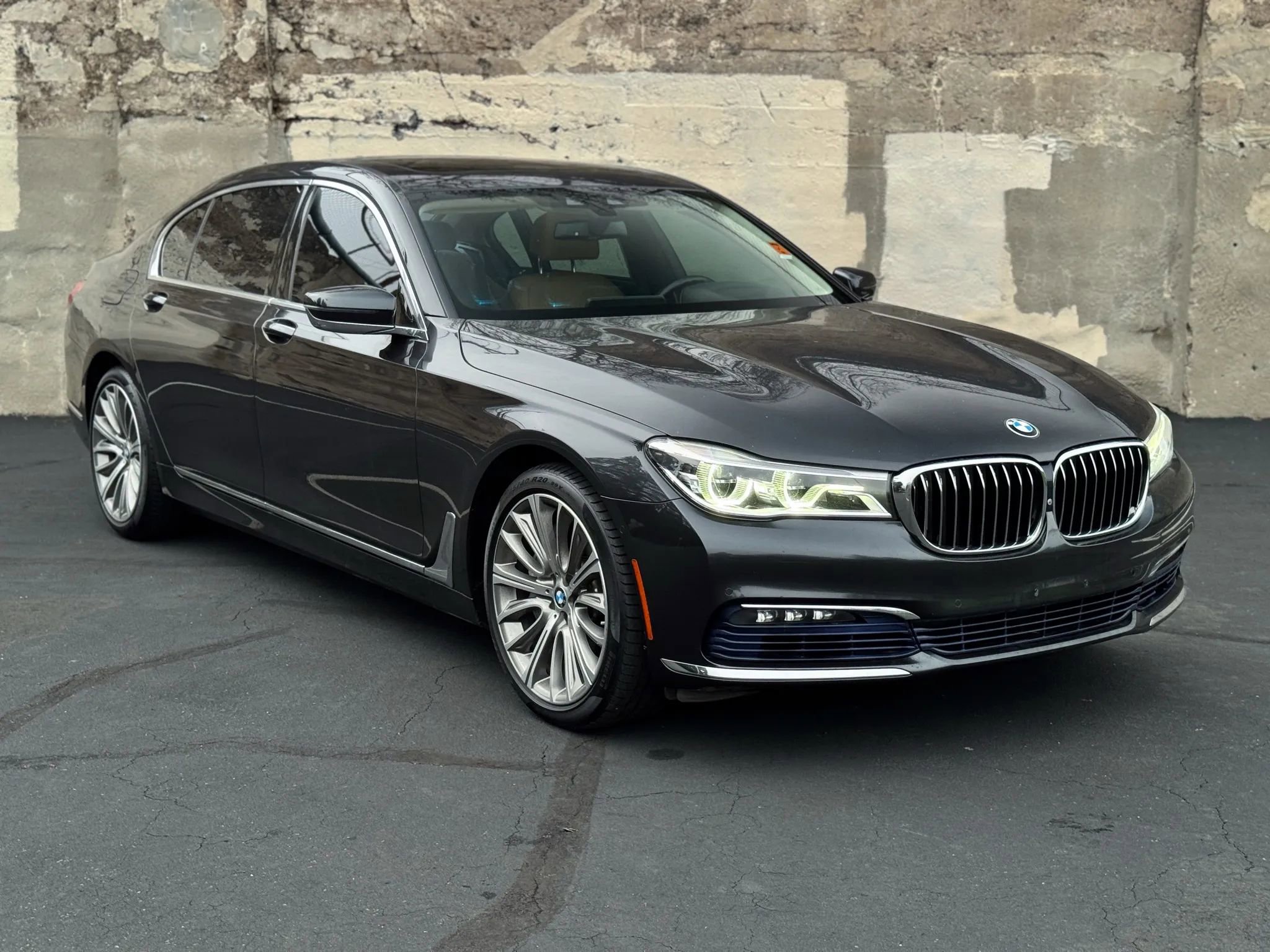Used 2016 BMW 750i xDrive AWD/4WD image 2