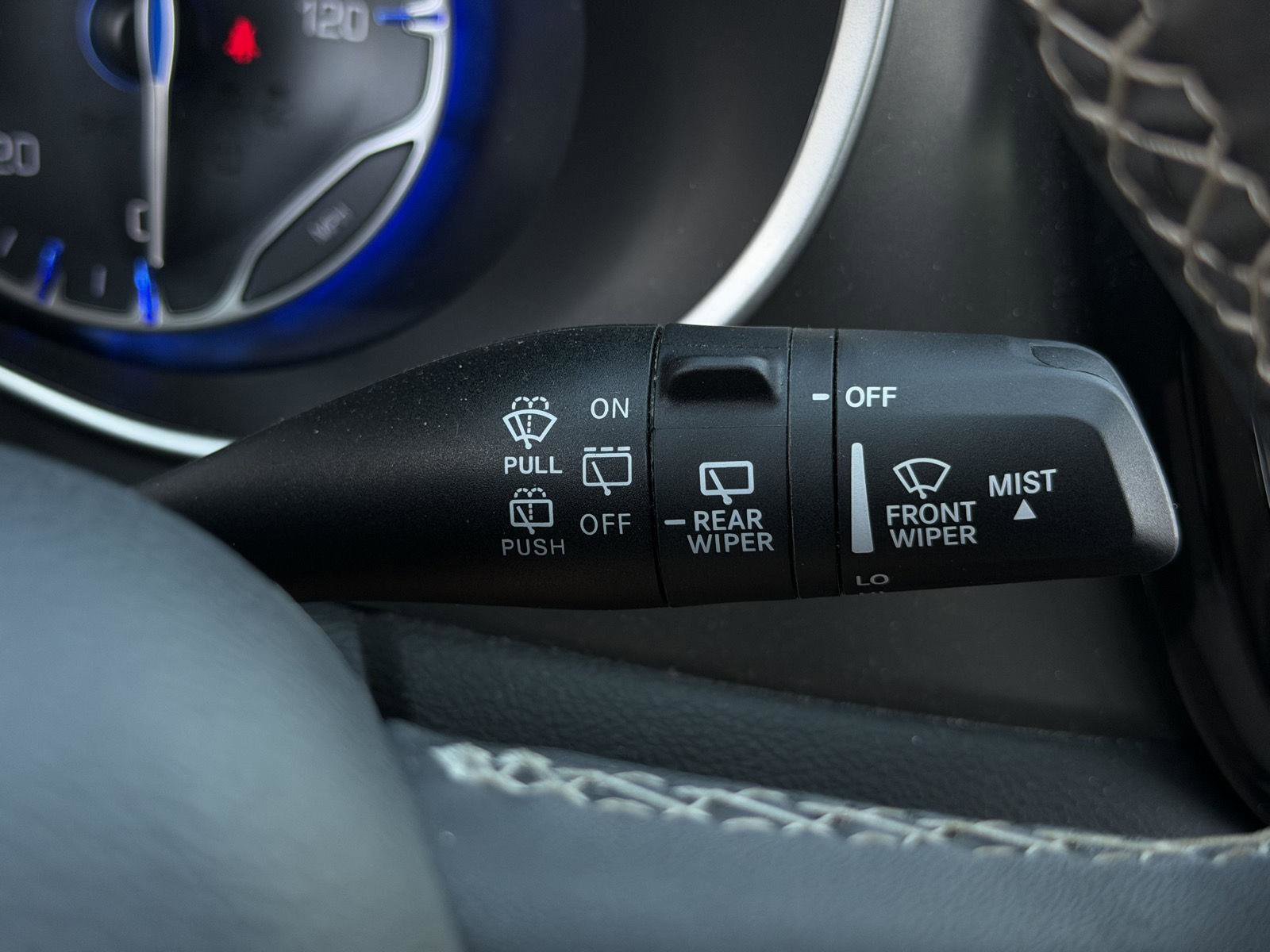 Used 2025 Chrysler Pacifica Select image 16