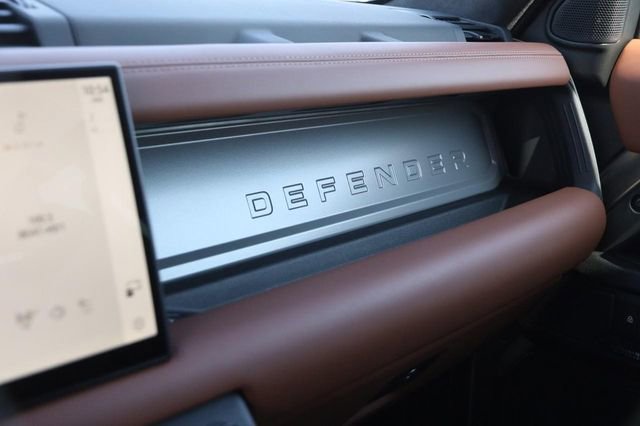 Used 2025 Land Rover Defender 110 image 25