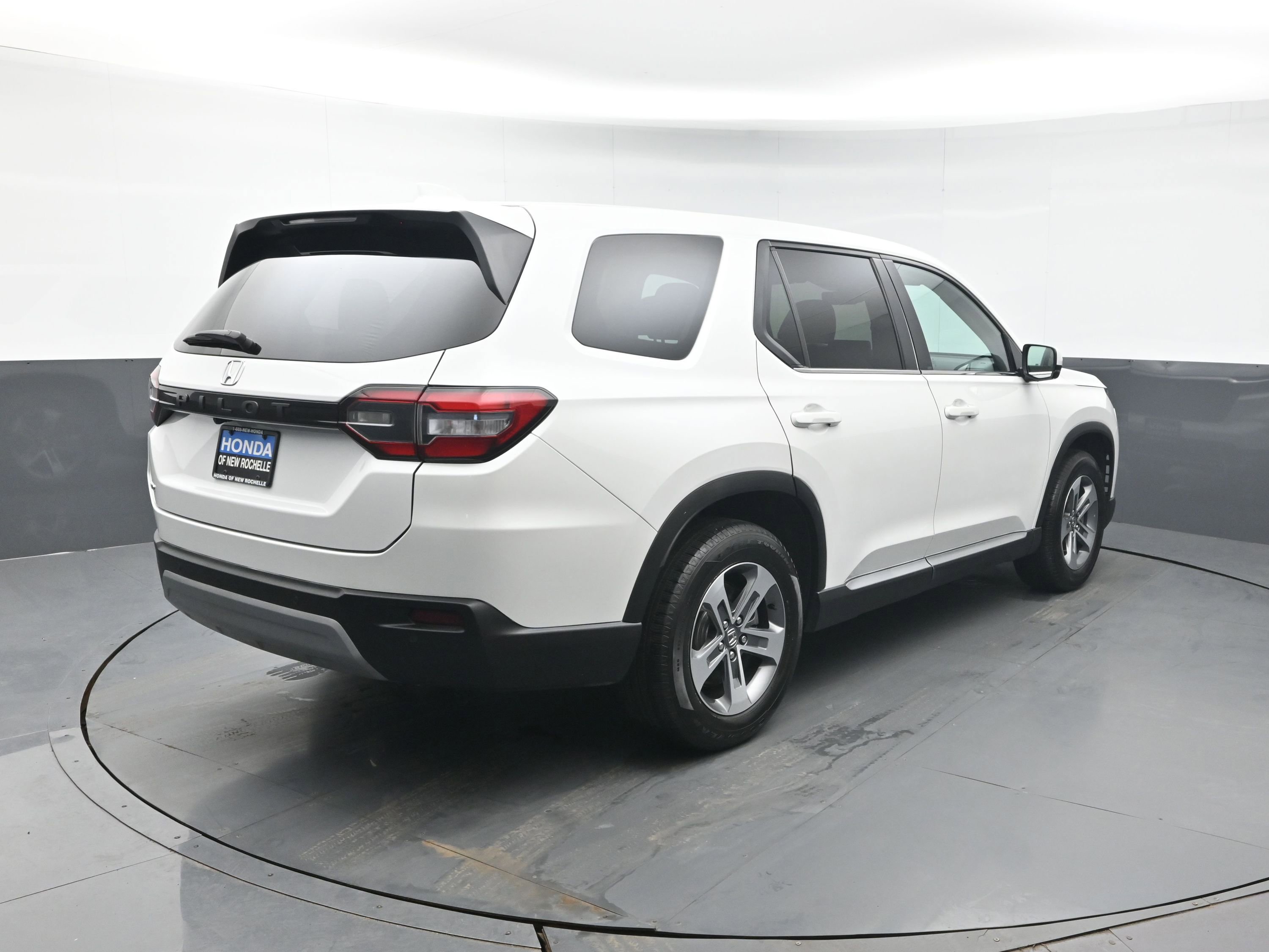 Certified 2024 Honda Pilot EX-L image 5