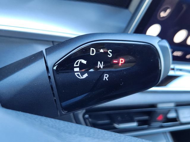 New 2026 Volkswagen Tiguan SE R-Line AWD/4WD image 18