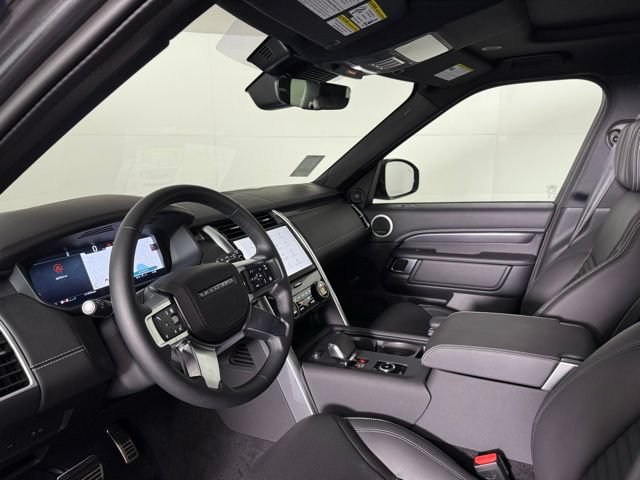 Used 2025 Land Rover Discovery Metropolitan Edition AWD/4WD image 36