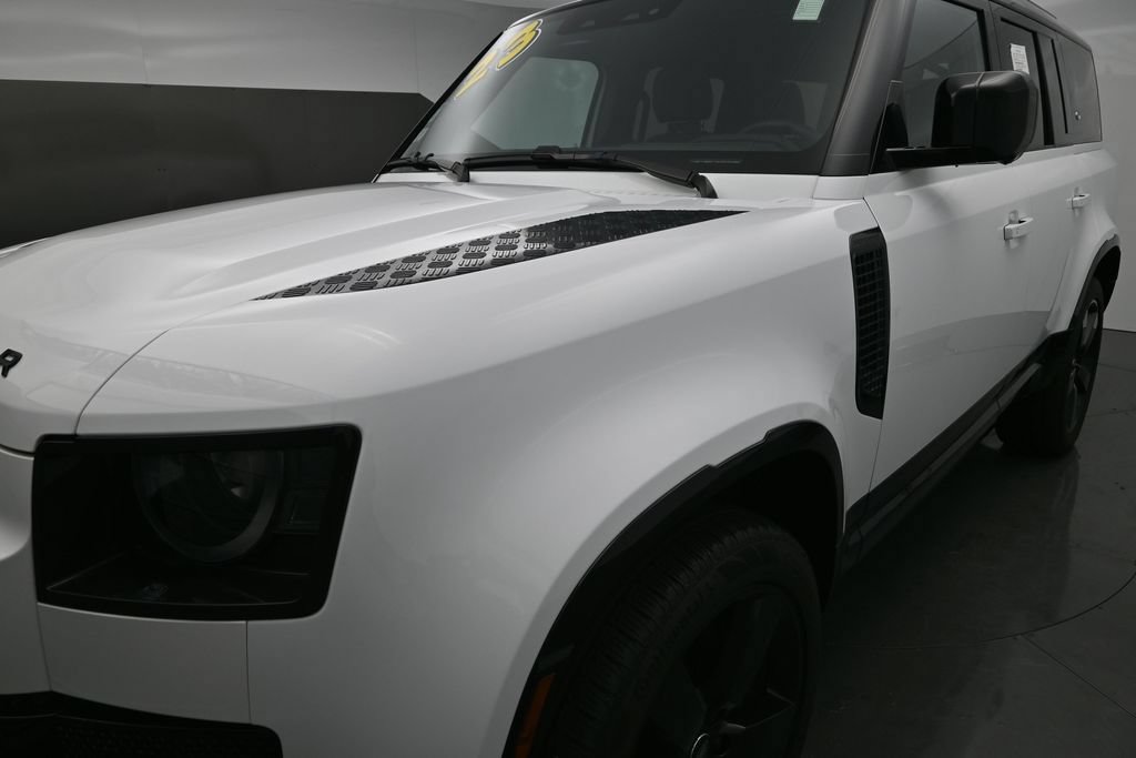 Used 2023 Land Rover Defender 130 X-Dynamic SE AWD/4WD image 41