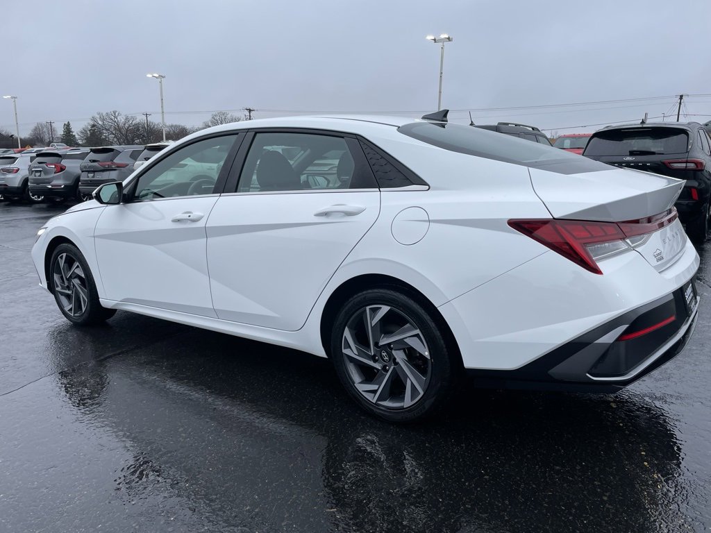 Used 2025 Hyundai Elantra SEL image 5