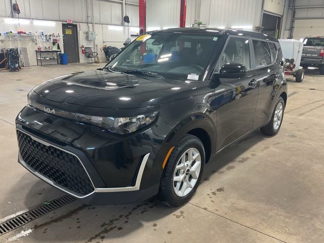Used 2025 Kia Soul LX w/ LX Technology Package FWD image 3