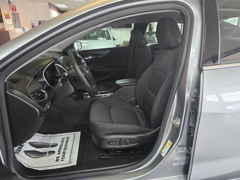 Used 2025 Chevrolet Malibu LT FWD image 9