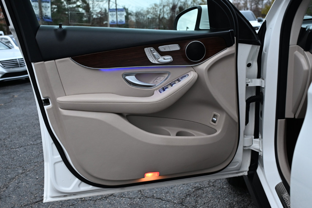 Used 2022 Mercedes-Benz GLC 300 4MATIC image 12