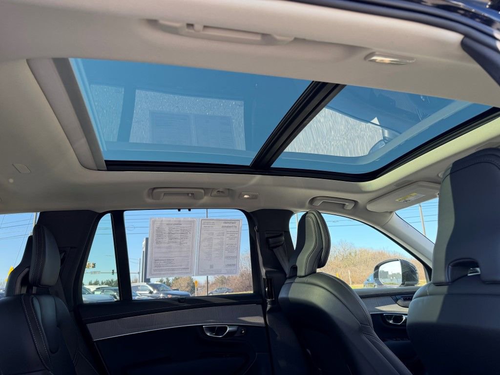 Certified 2025 Volvo XC90 T8 Ultra w/ Protection Package Premier image 17