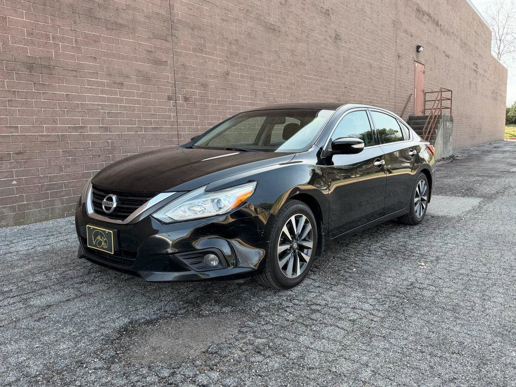 Used 2017 Nissan Altima 2.5 SV w/ Convenience Package image 1