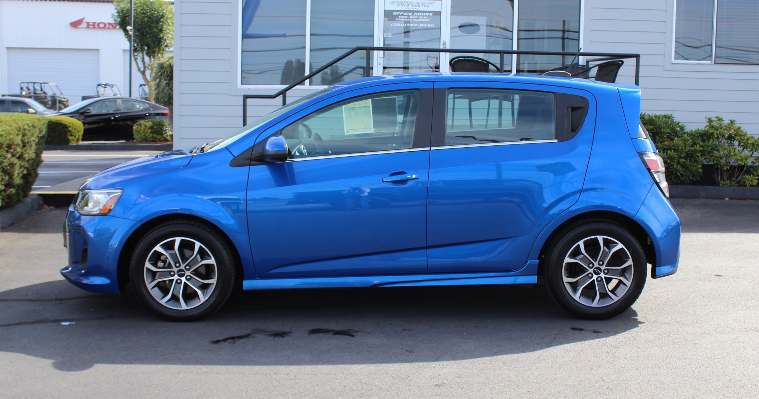 Used 2018 Chevrolet Sonic LT w/ Convenience Package FWD image 3