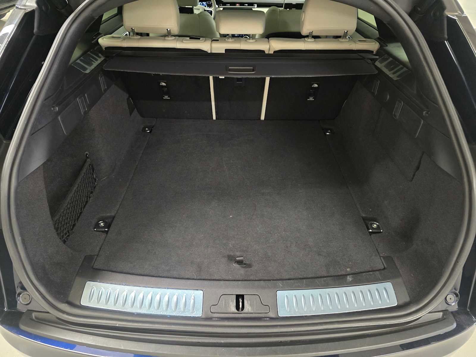 Certified 2023 Land Rover Range Rover Velar R-Dynamic S image 18