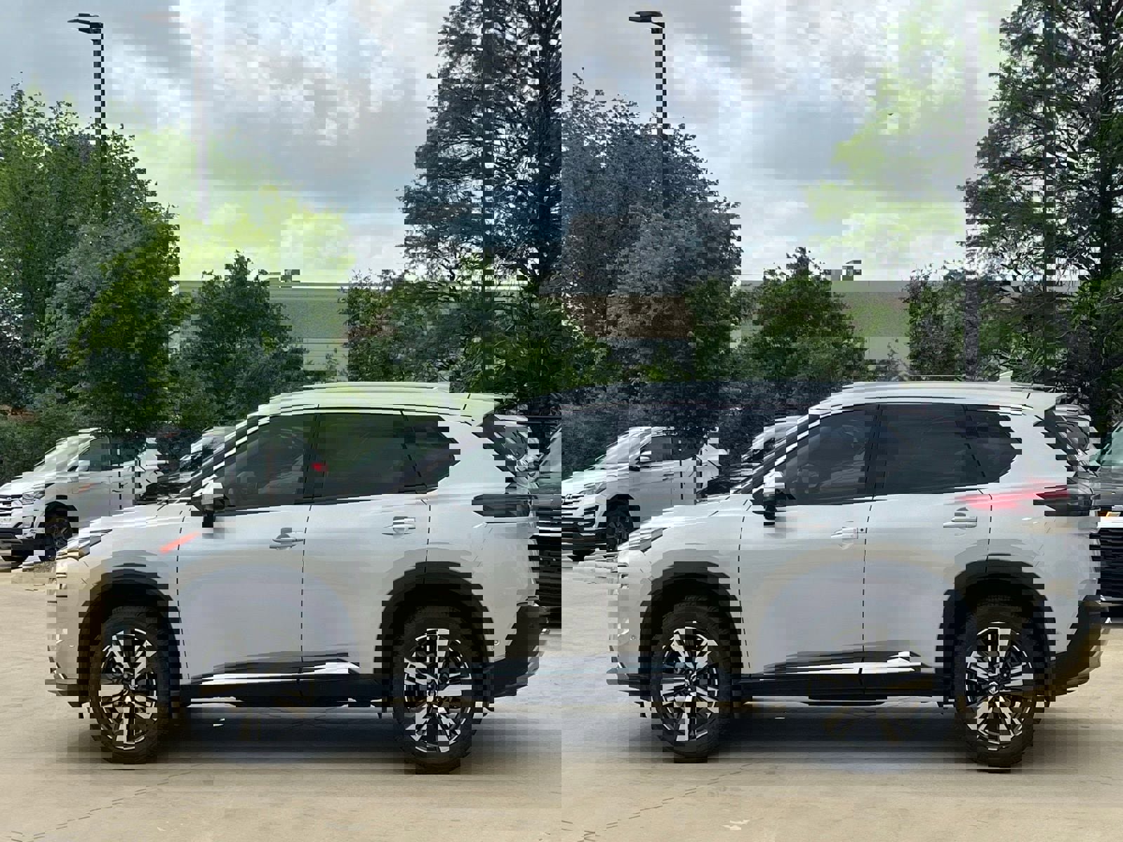 Used 2021 Nissan Rogue Platinum image 6