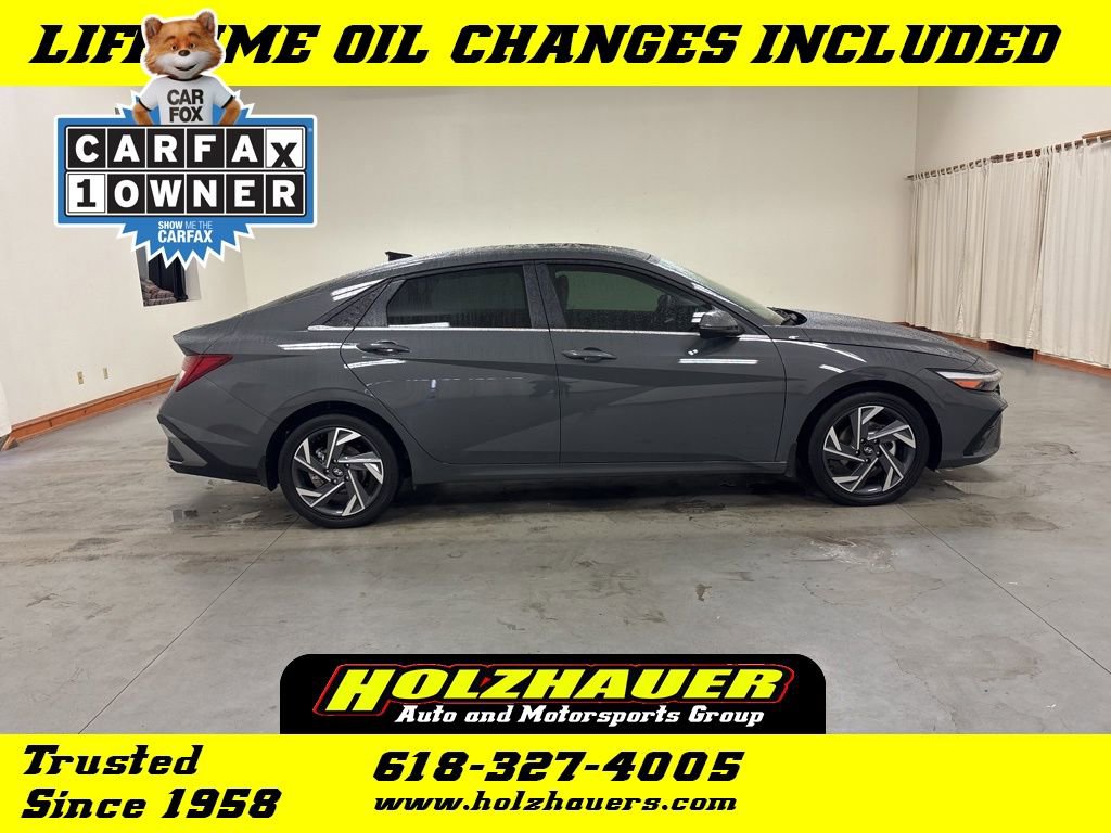 Used 2025 Hyundai Elantra Limited image 1
