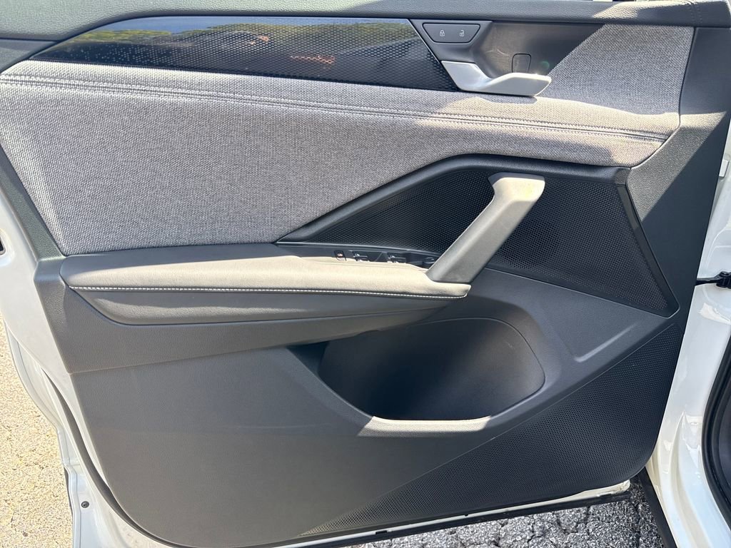 Used 2025 Volkswagen Tiguan S image 13