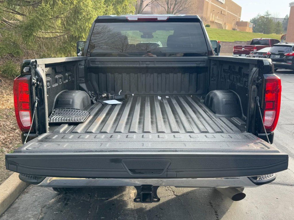 Used 2024 GMC Sierra 2500 Pro w/ Convenience Package image 9