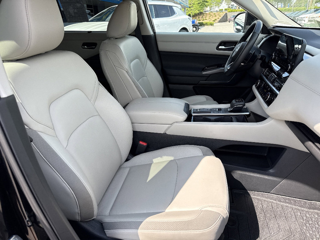 Used 2024 Nissan Pathfinder SL w/ SL Premium Package FWD image 28