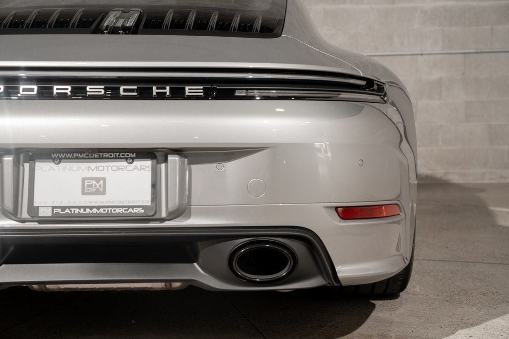 Used 2025 Porsche 911 Carrera T RWD image 10