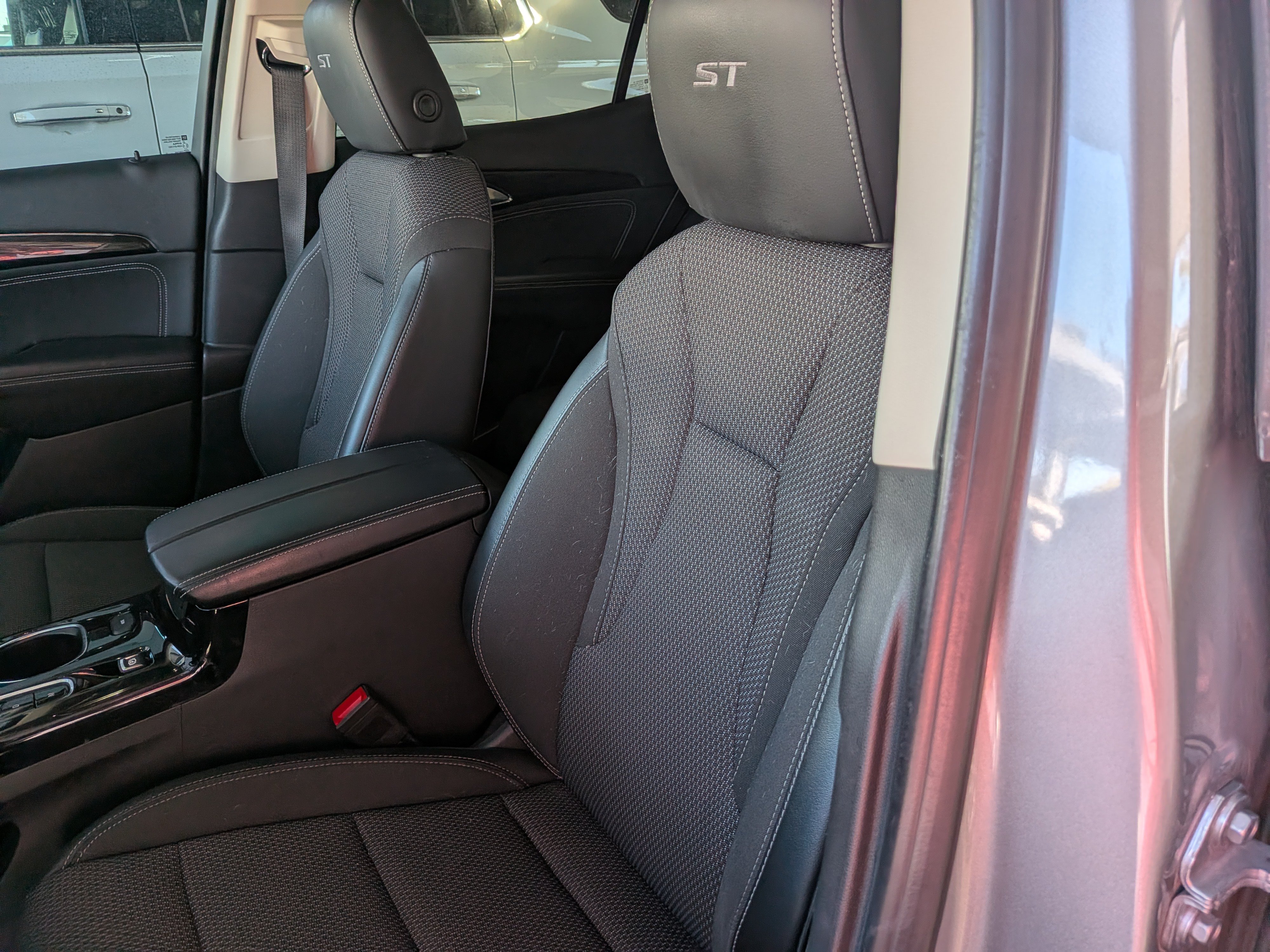 Used 2023 Buick Envision Preferred w/ Sport Touring Package AWD/4WD image 6
