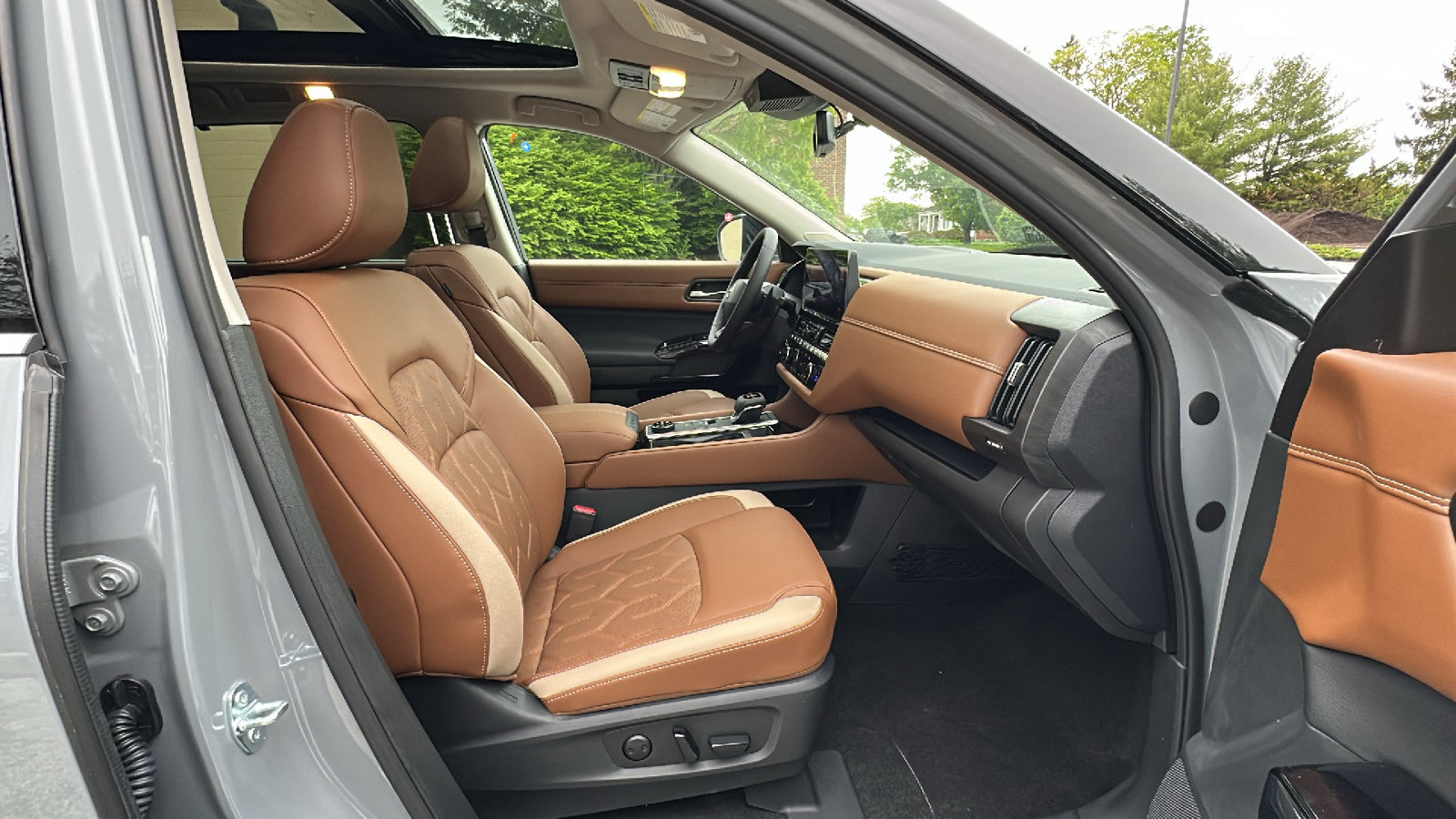 New 2026 Nissan Pathfinder Platinum AWD/4WD image 9