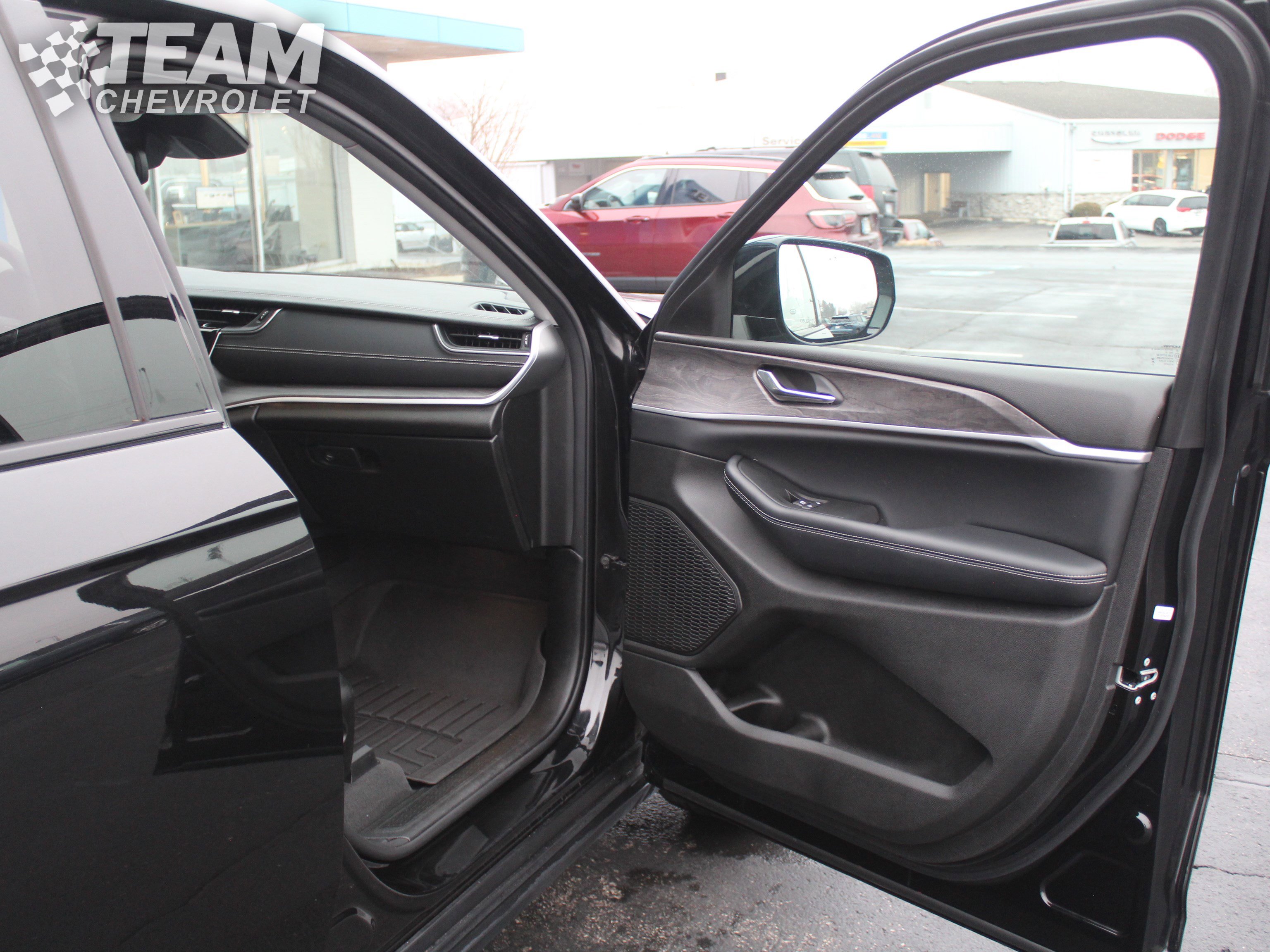 Used 2024 Jeep Grand Cherokee L Limited image 29