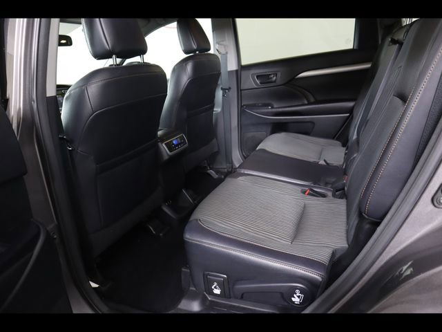 Used 2016 Toyota Highlander LE image 15