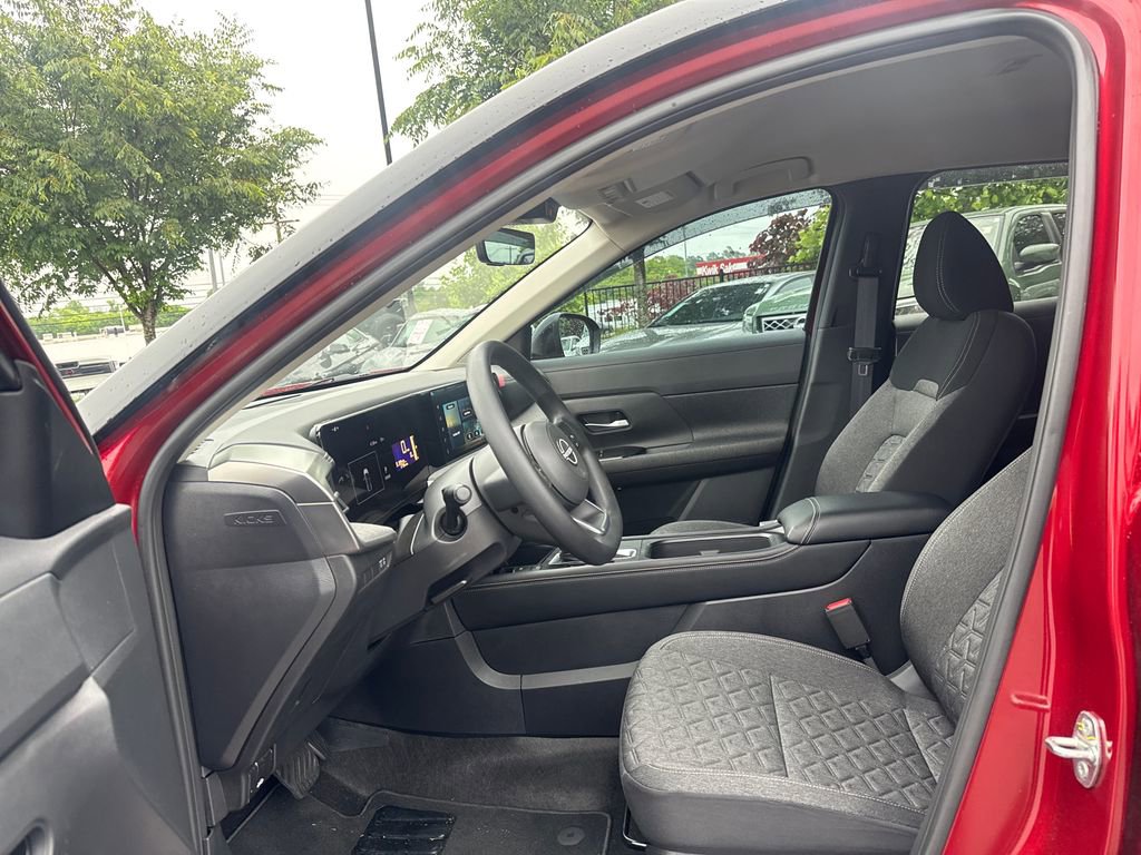 Used 2025 Nissan Kicks SV w/ Illumination Package AWD/4WD image 9