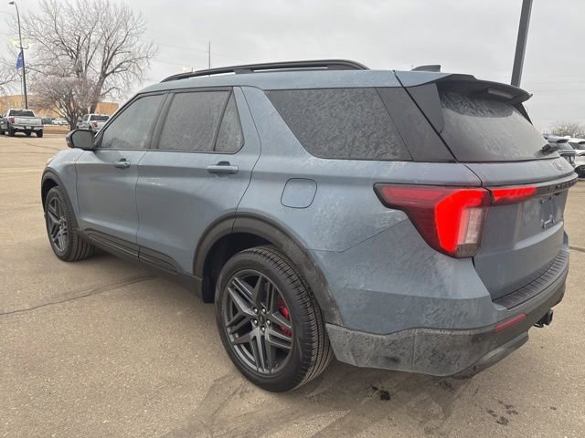 Used 2025 Ford Explorer ST-Line w/ Premium Package image 8